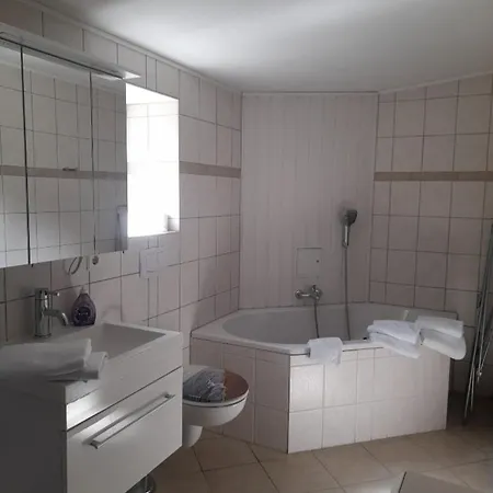 Waldhäuschen Am Waldesrand *